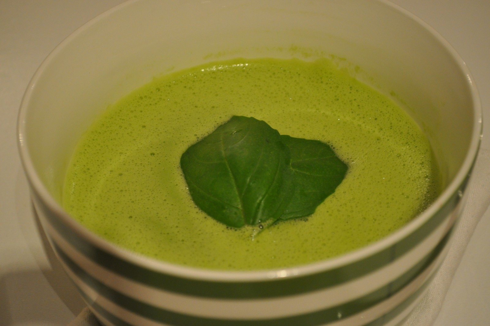 Pesto pea soup