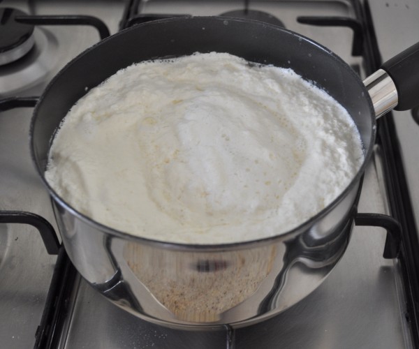 Curds (aka ricotta) rising