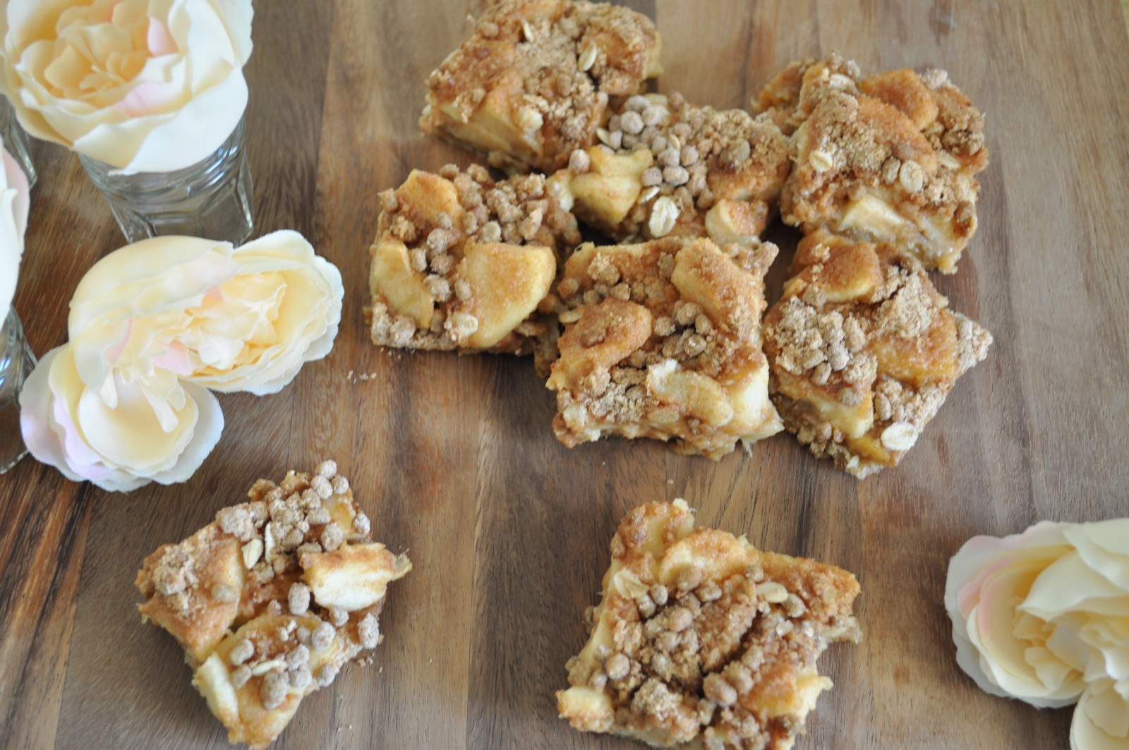 Apple crumble slice