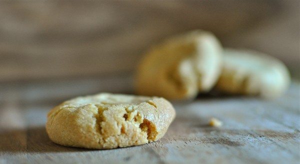 White chocolate and macadamia biscuits