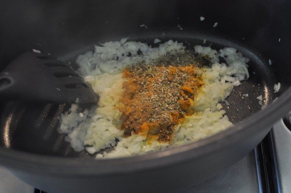 Spices, herbs and garlic