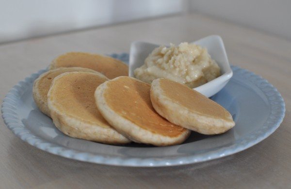 Pikelets with macadamia butter