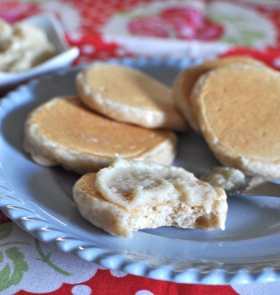 Pikelets with macadamia butter