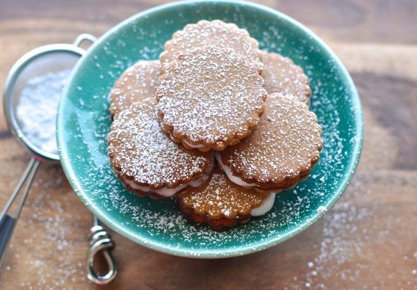 Icing sugar dusting