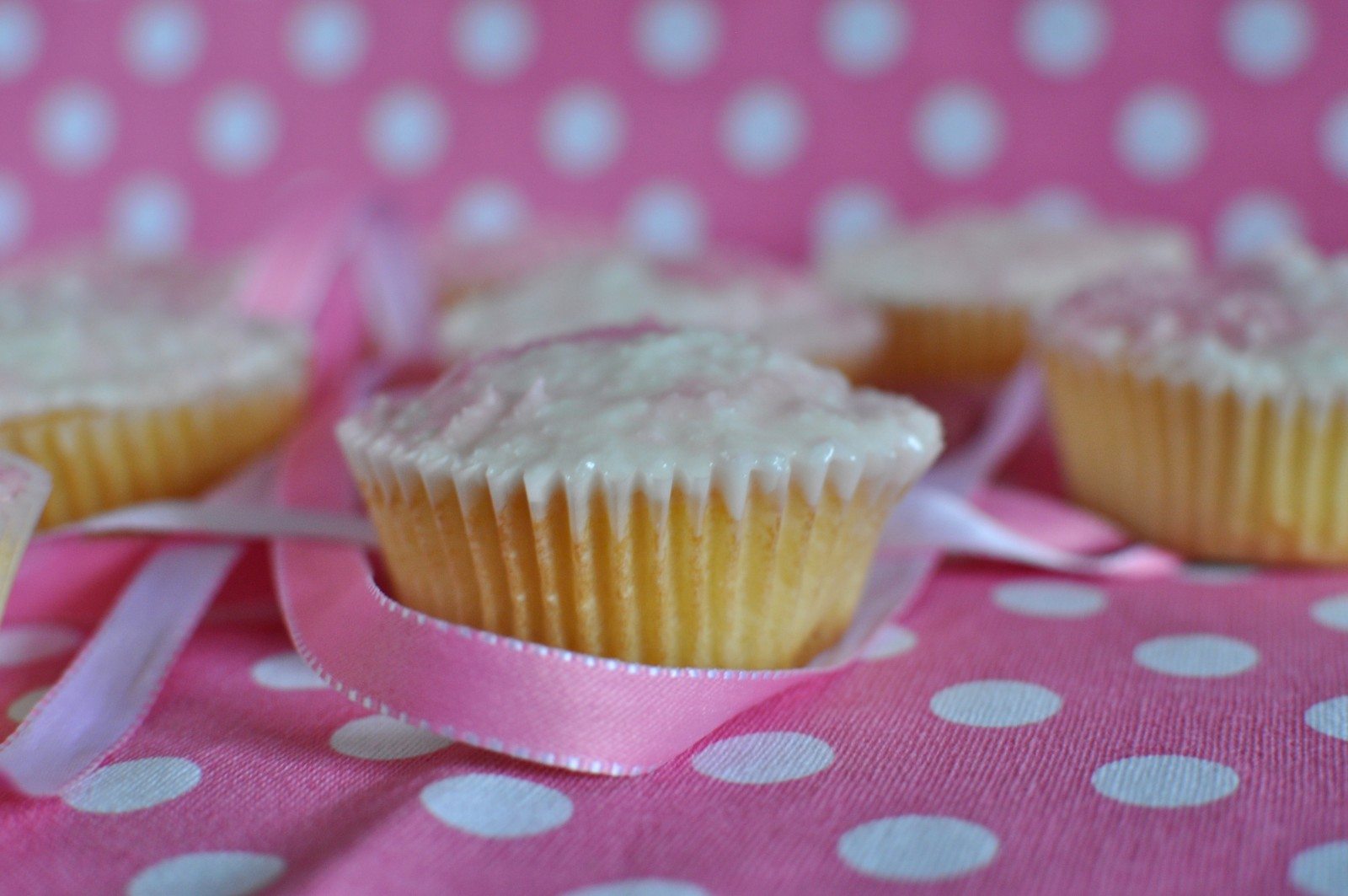 Coconut ice cakes