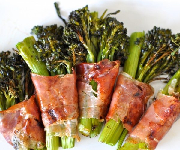 Roast broccolini & prosciutto bundles