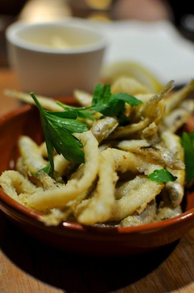 Calamares y chanquetes - crisp fried calamari & whitebait with aioli