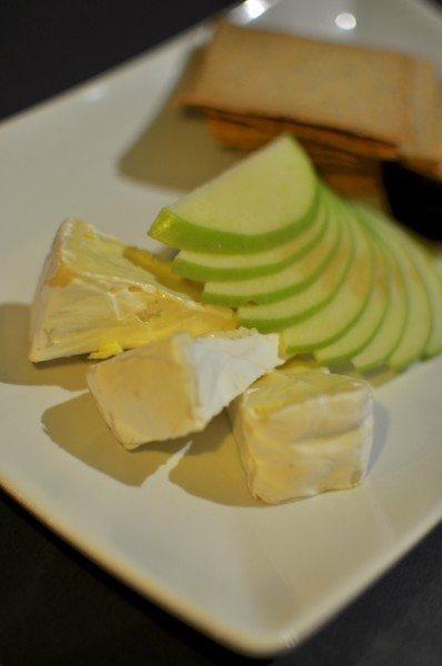 Tarago Gippsland brie with lavosh, quince & apple