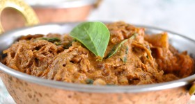 Shredded beef curry in the slow cooker via www.clairekcreations.com